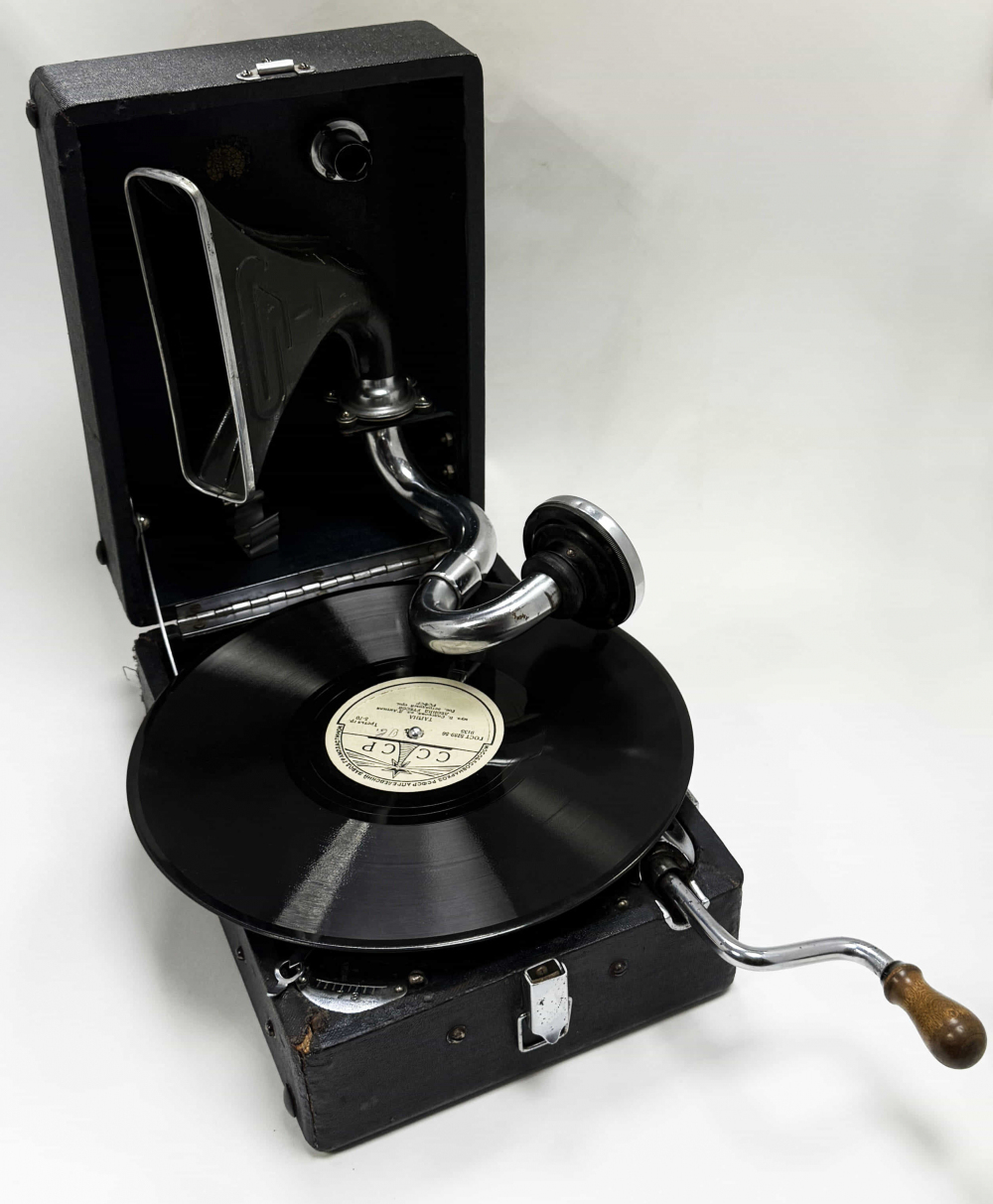 Граммофоны, патефоны, пластинки