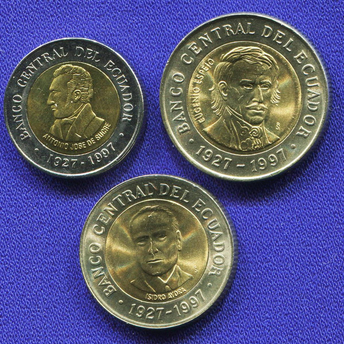  Эквадор Набор монет 1997 В наборе 3 монеты, номиналом 100,500,1000 сукре. 70 лет центральному банку - 37059