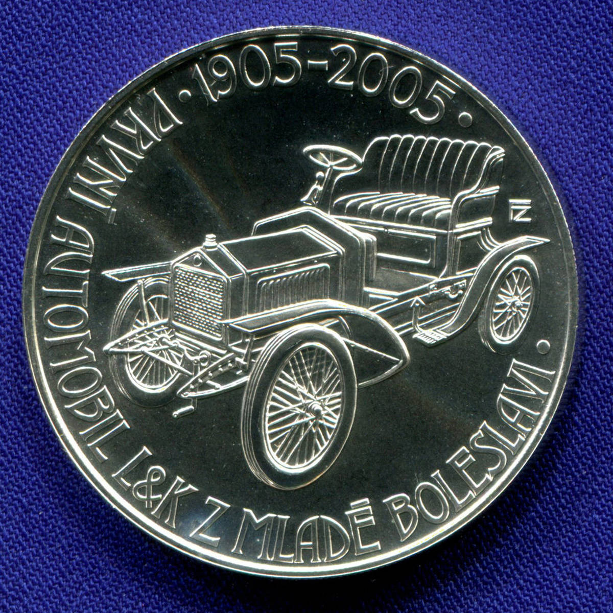 Чехия 200 крон 2005 UNC 100 лет первому чешскому автомобилю  - 26686